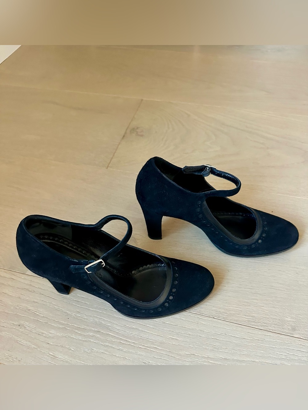 Marc Jacobs Black Suede Heels - Picture 2 of 12